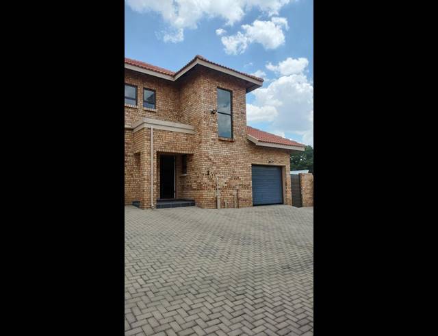 2 BEDROOM CLUSTER FOR SALE IN ELANDSHAVEN
